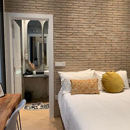 La Reina Beach Rooms Valencia Exterior photo